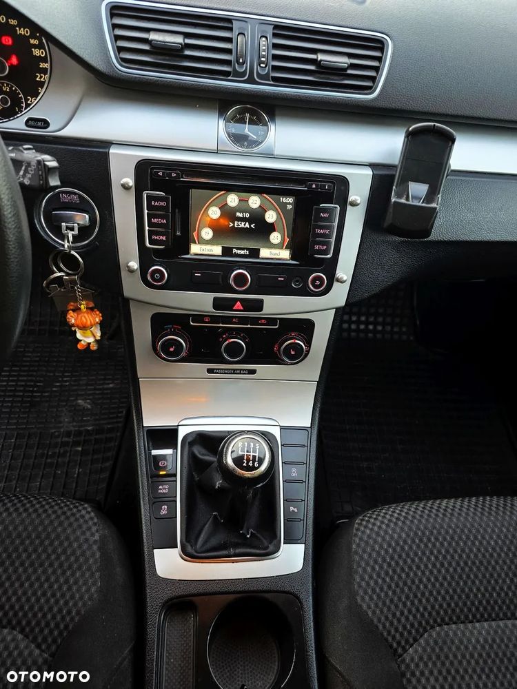 Volkswagen Passat 1.6 TDI Comfortline - 8