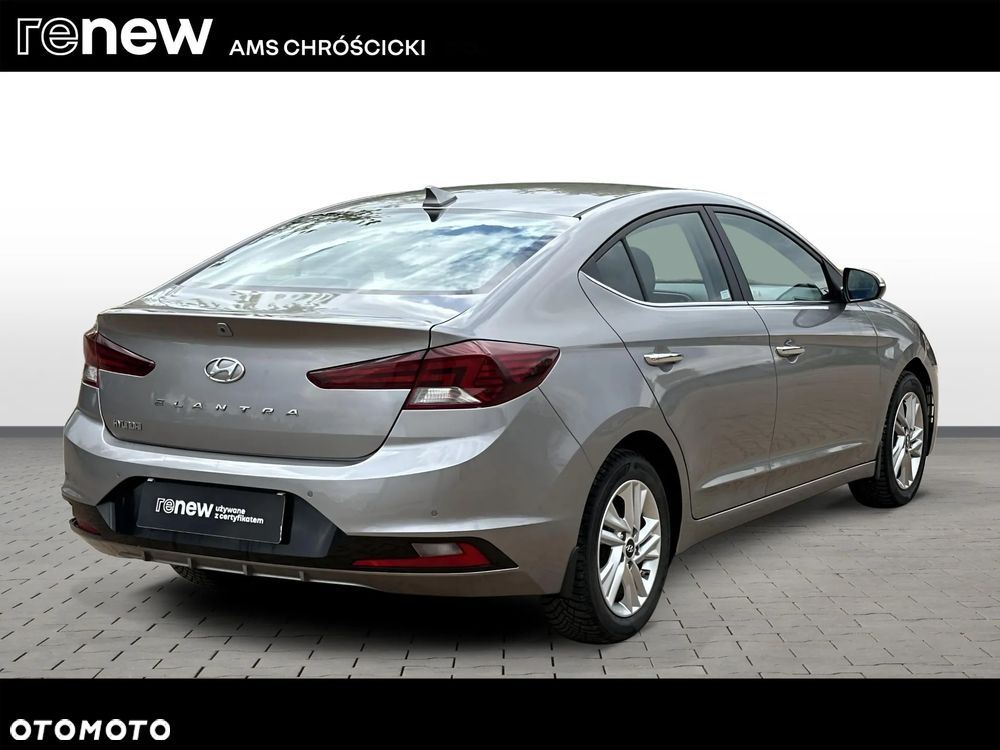 Hyundai Elantra 1.6 Comfort Premiere - 6
