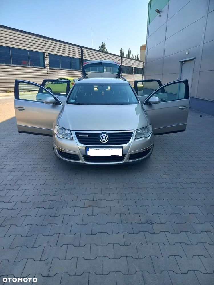 Volkswagen Passat 1.9 TDI DPF BlueMotion - 13