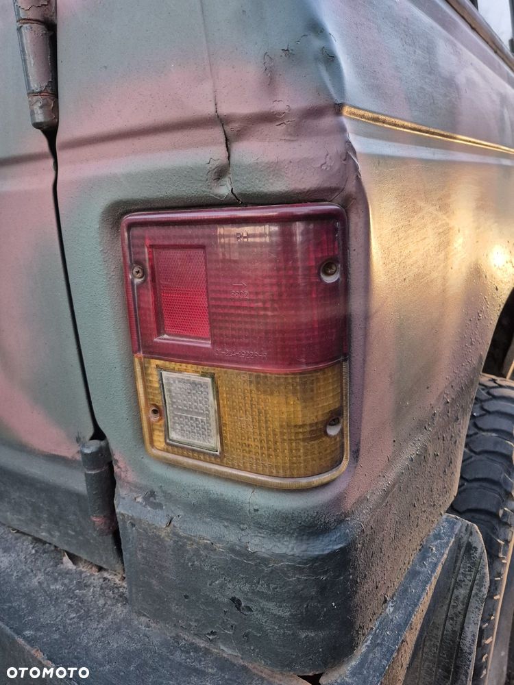 Lampa prawa prawy tył mitsubishi pajero I 82-90r