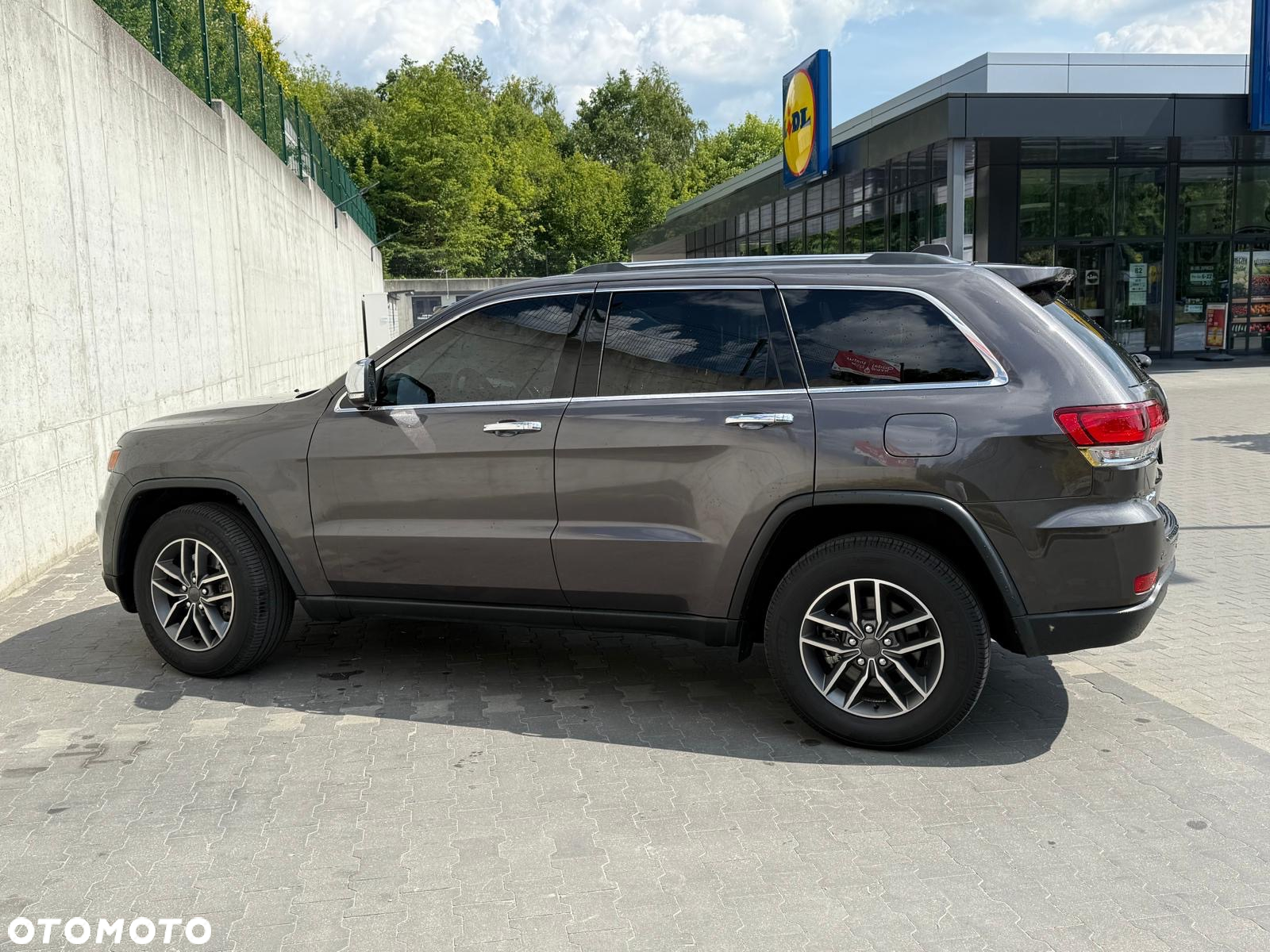 Jeep Grand Cherokee - 19
