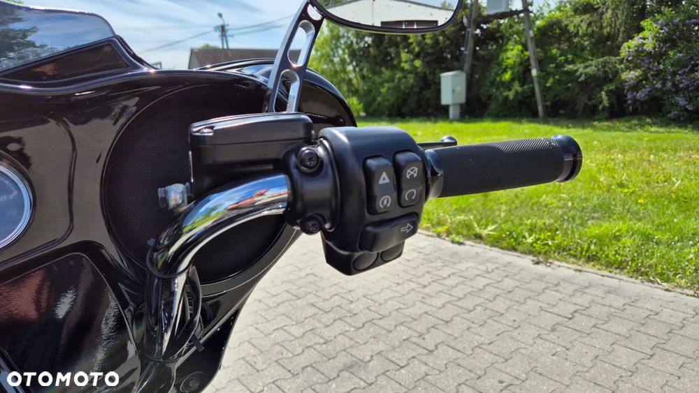 Harley-Davidson FLH Electra Glide - 16