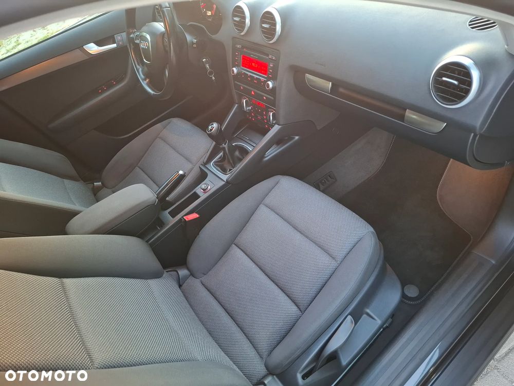 Audi A3 Sportback 1.6 Ambiente - 26