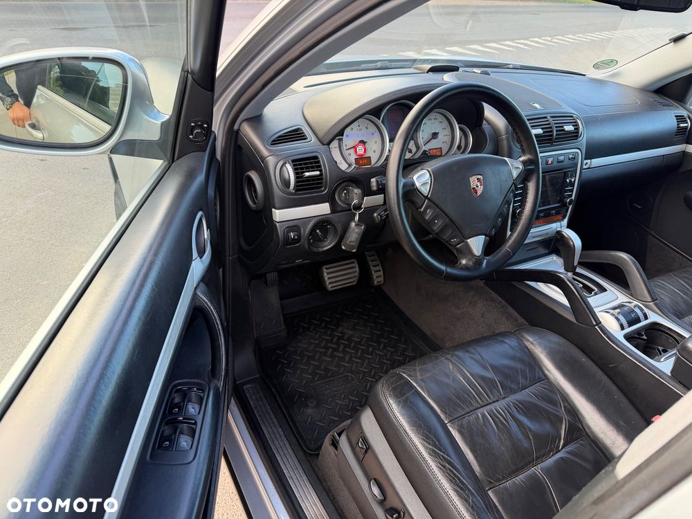 Porsche Cayenne - 9