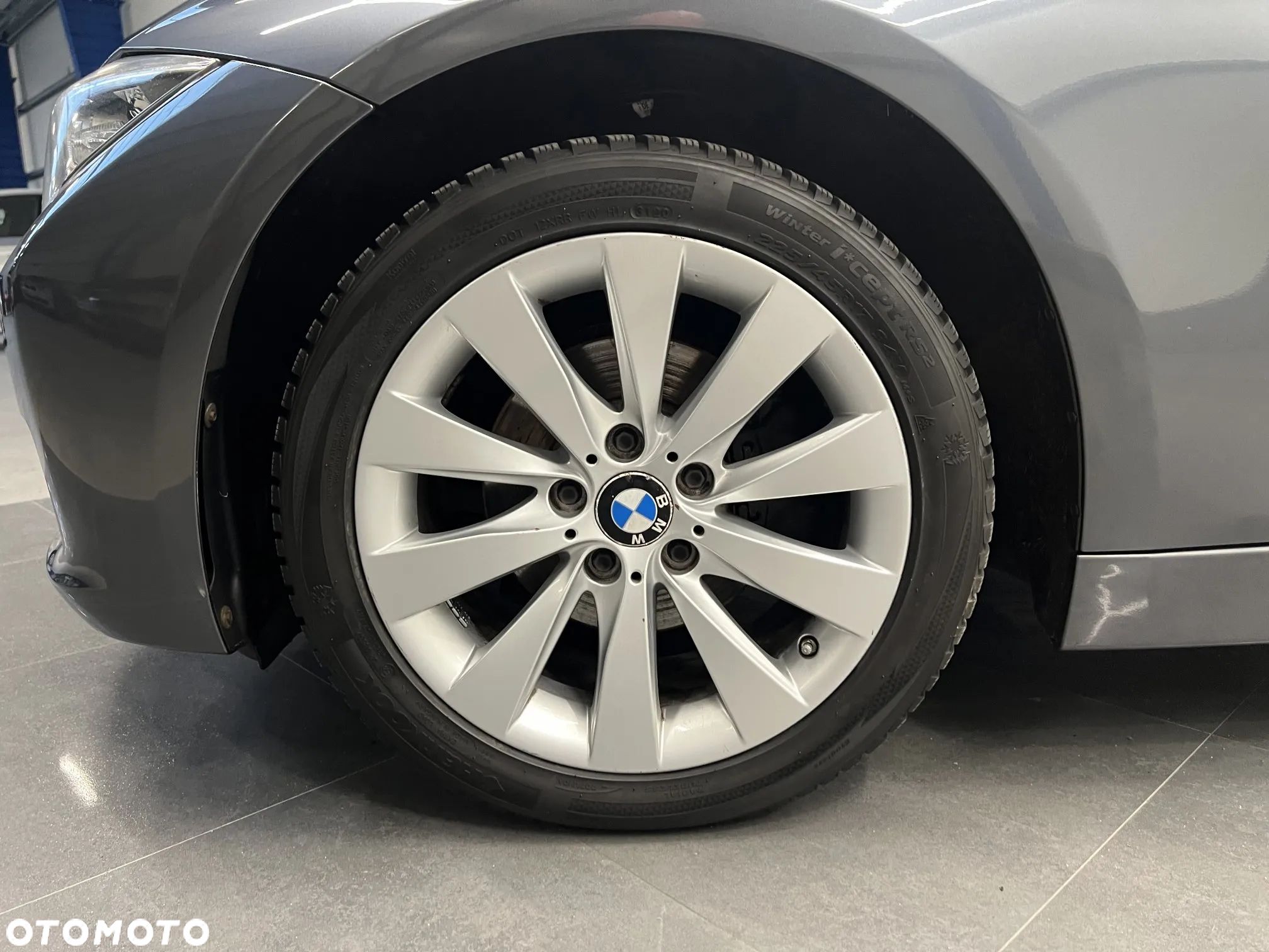 BMW Seria 3 318d DPF Touring - 21