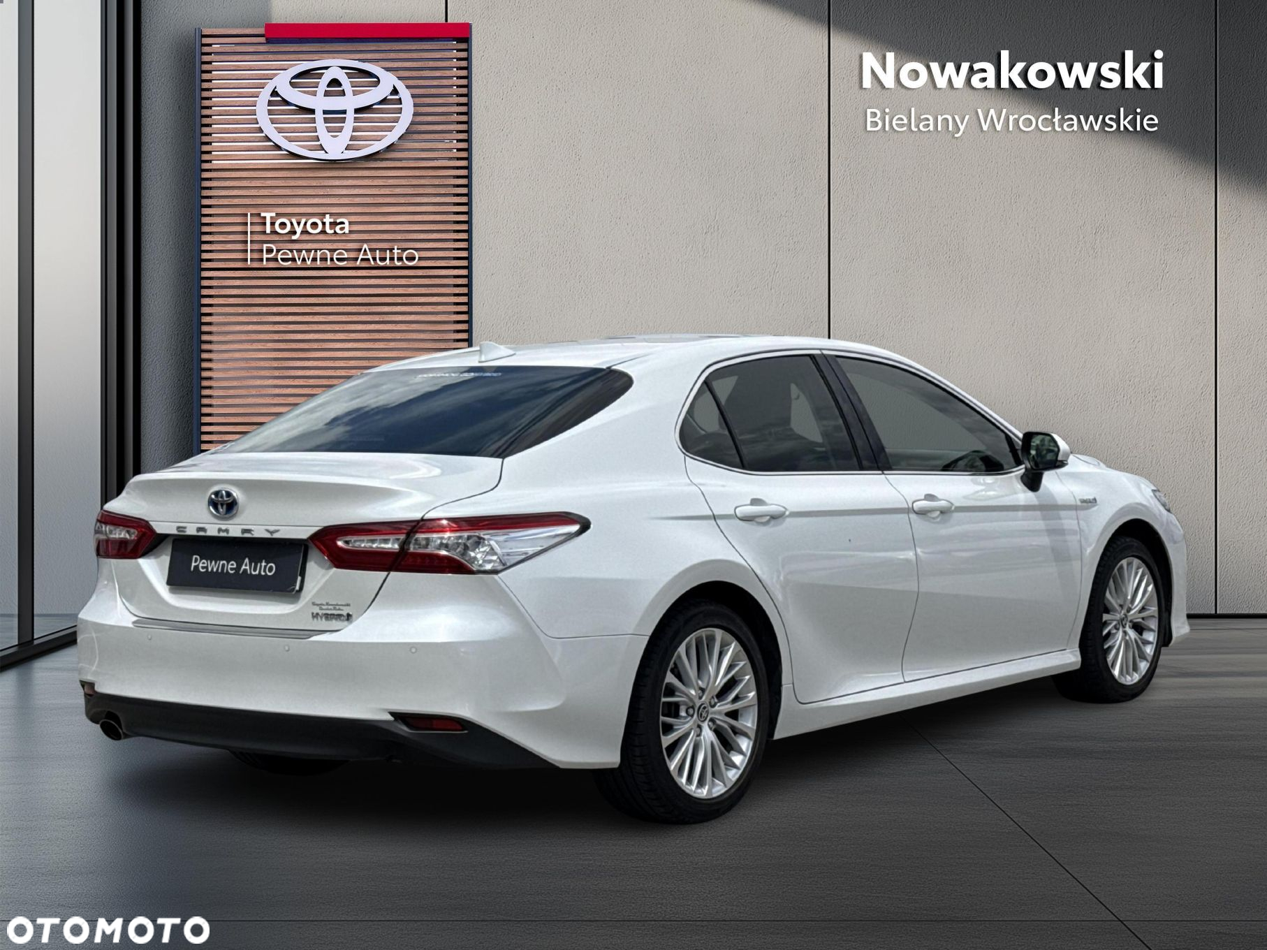 Toyota Camry - 5