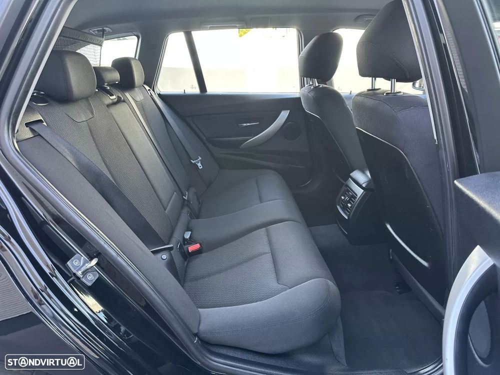 BMW 320 d EfficientDynamics Line Sport Auto - 35
