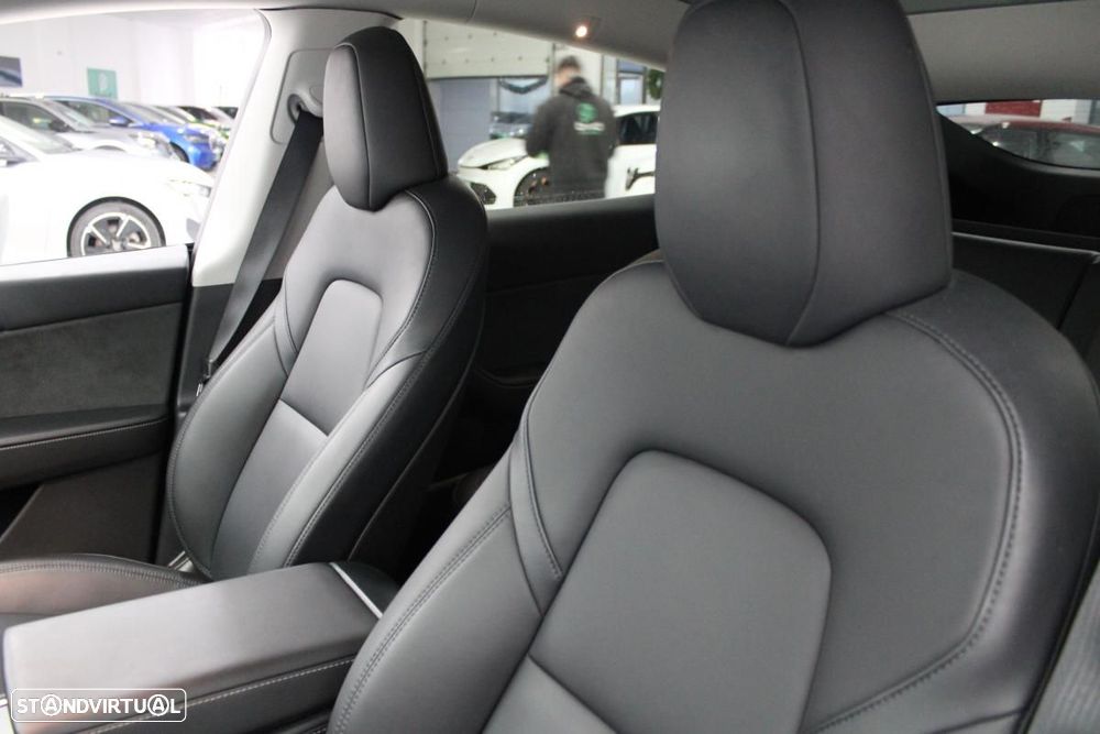 Tesla Model Y Performance AWD - 11