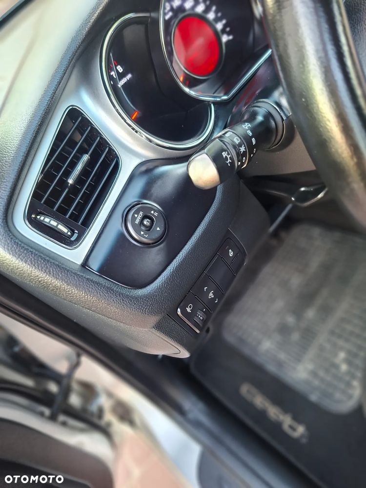 Kia Ceed 1.6 GDI Fifa World Cup Edition - 22