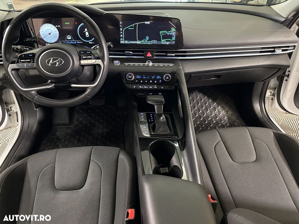 Hyundai Elantra - 10