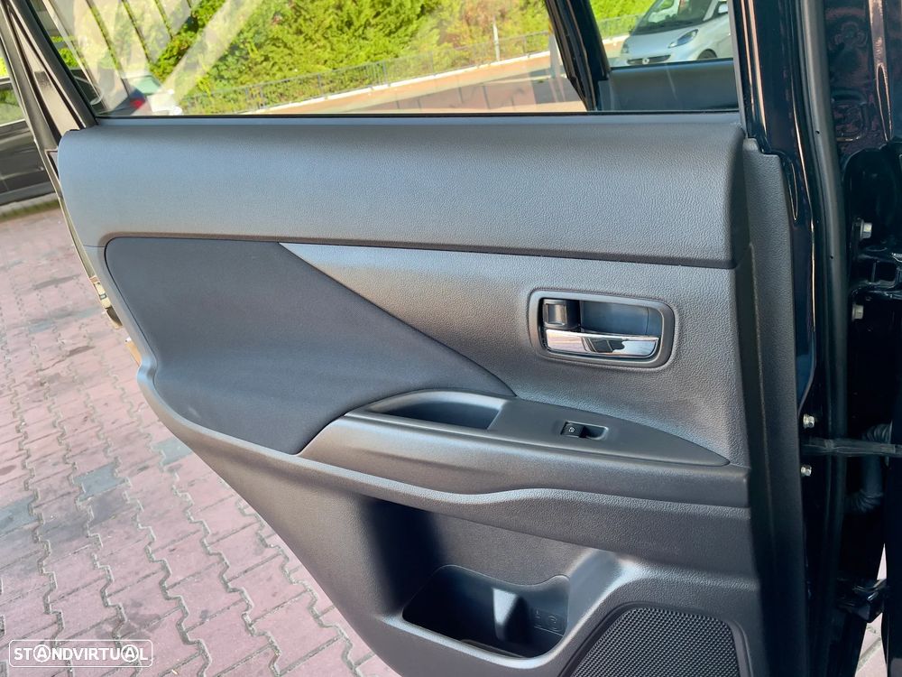 Mitsubishi Outlander 2.0 Kaiteki CVT - 27