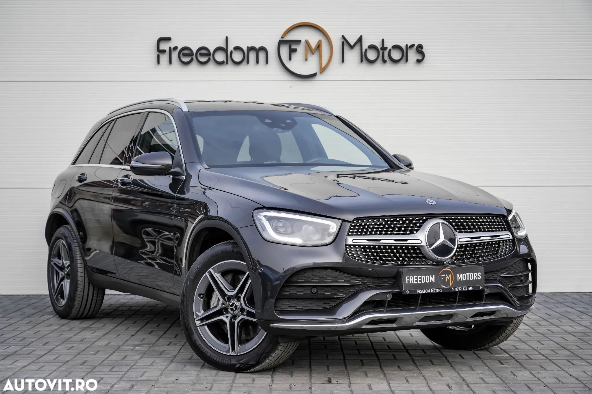 Mercedes-Benz GLC 300 e 4Matic 9G-TRONIC AMG Line Plus - 1