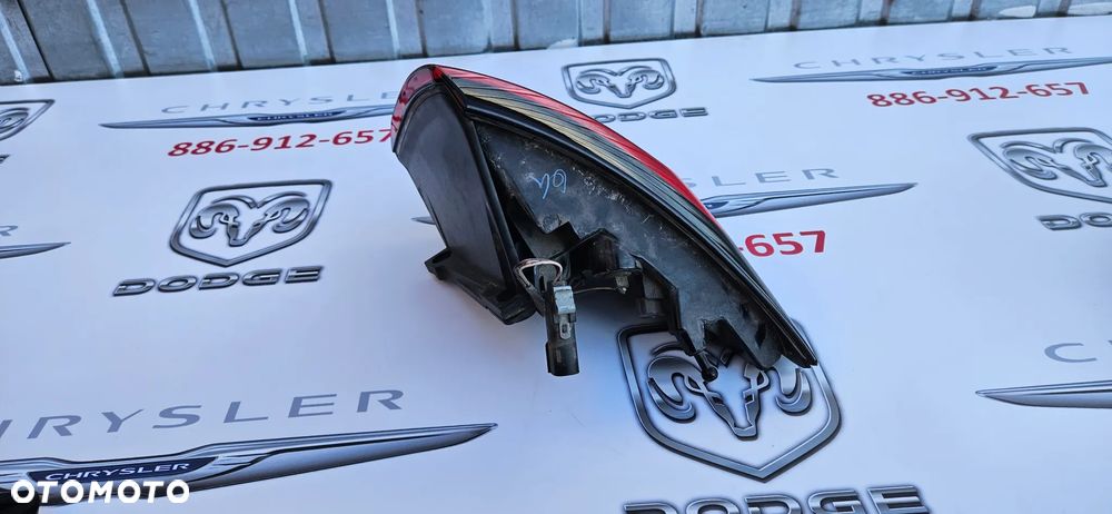 Chrysler Pacifica 2016- Lampa tył prawy Lampa tylna prawa P68229026AF Lampa tył lewy Lampa tylna lewa P68229027AF  LED IDEALNE - 6