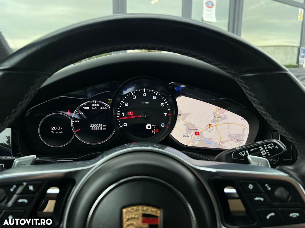 Porsche Cayenne - 21