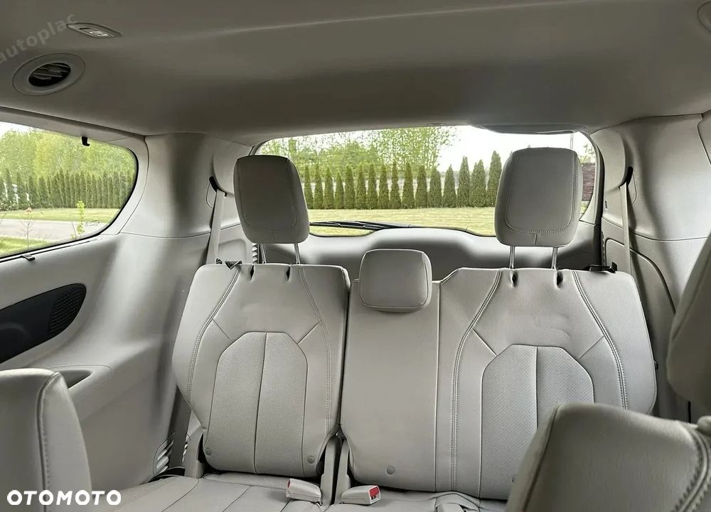 Chrysler Pacifica - 24