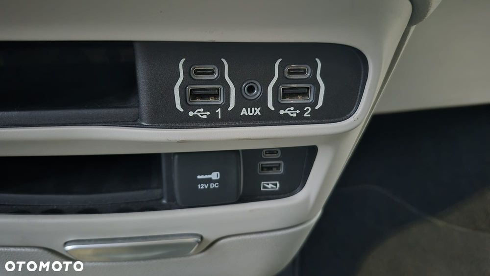 Chrysler Pacifica - 13