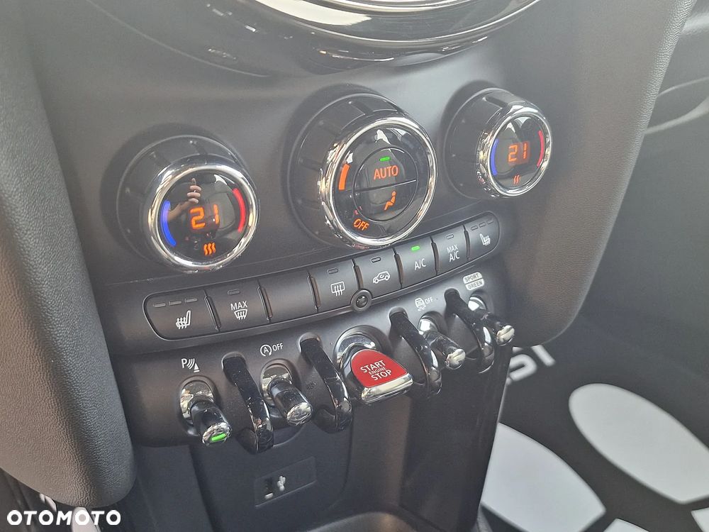 MINI Cooper Essential Trim - 16