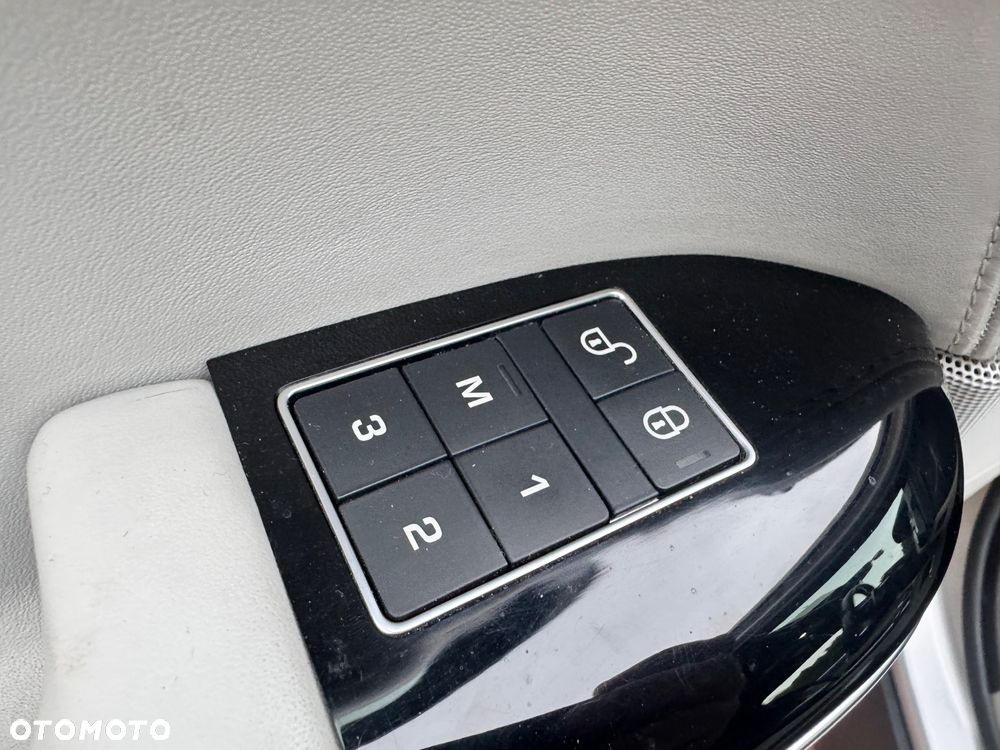 Land Rover Range Rover 4.4SD V8 AB Black - 24