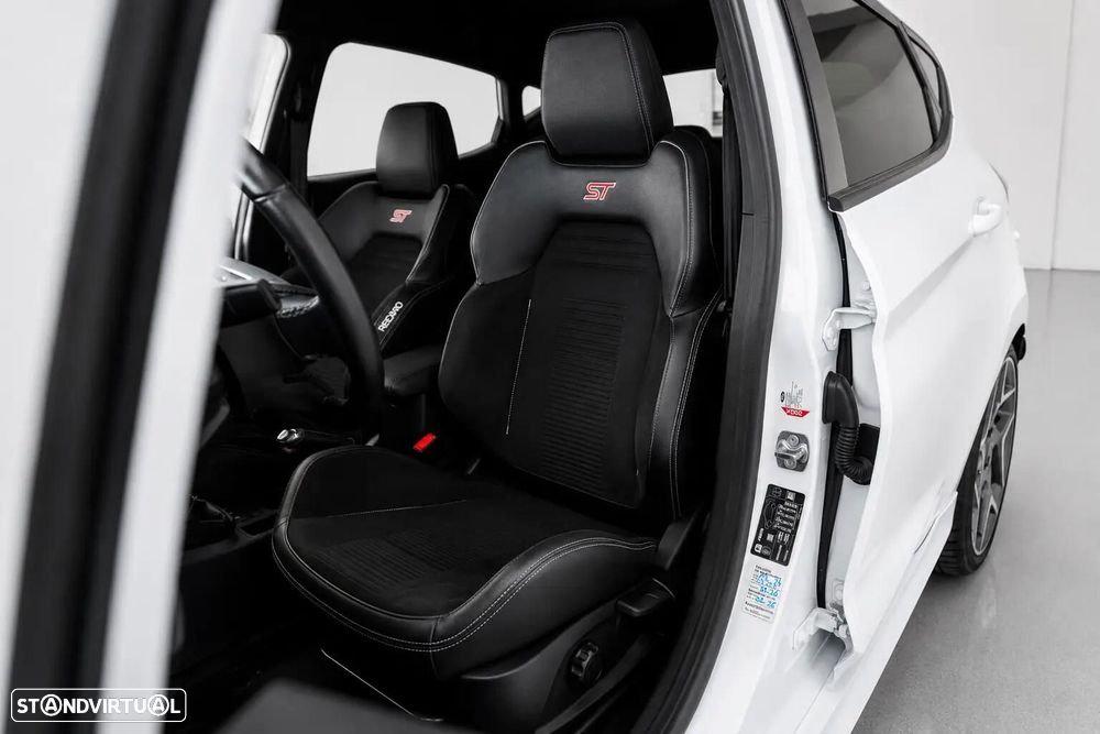 Ford Fiesta 1.5 EcoBoost ST - 12