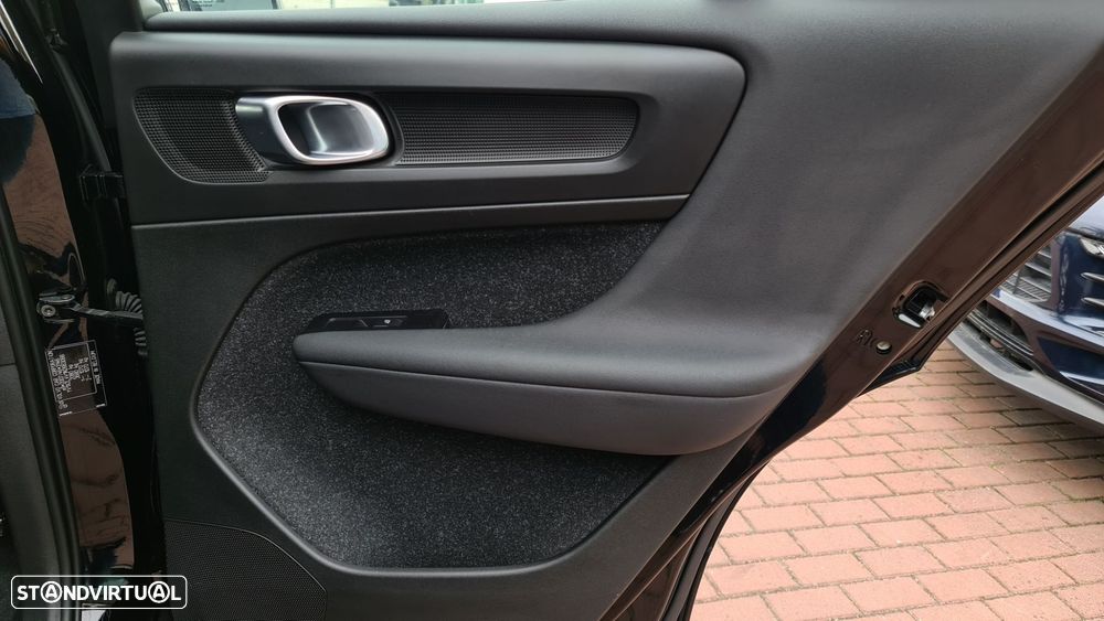 Volvo XC 40 1.5 T2 Momentum Plus - 25