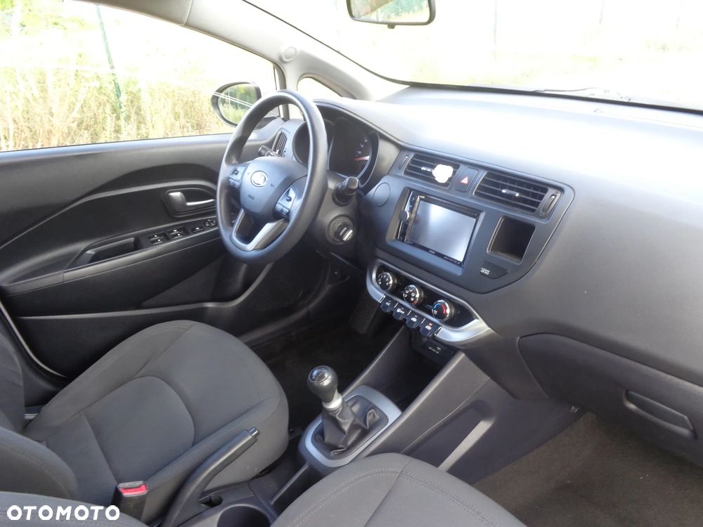 Kia Rio 1.2 Business Line - 12