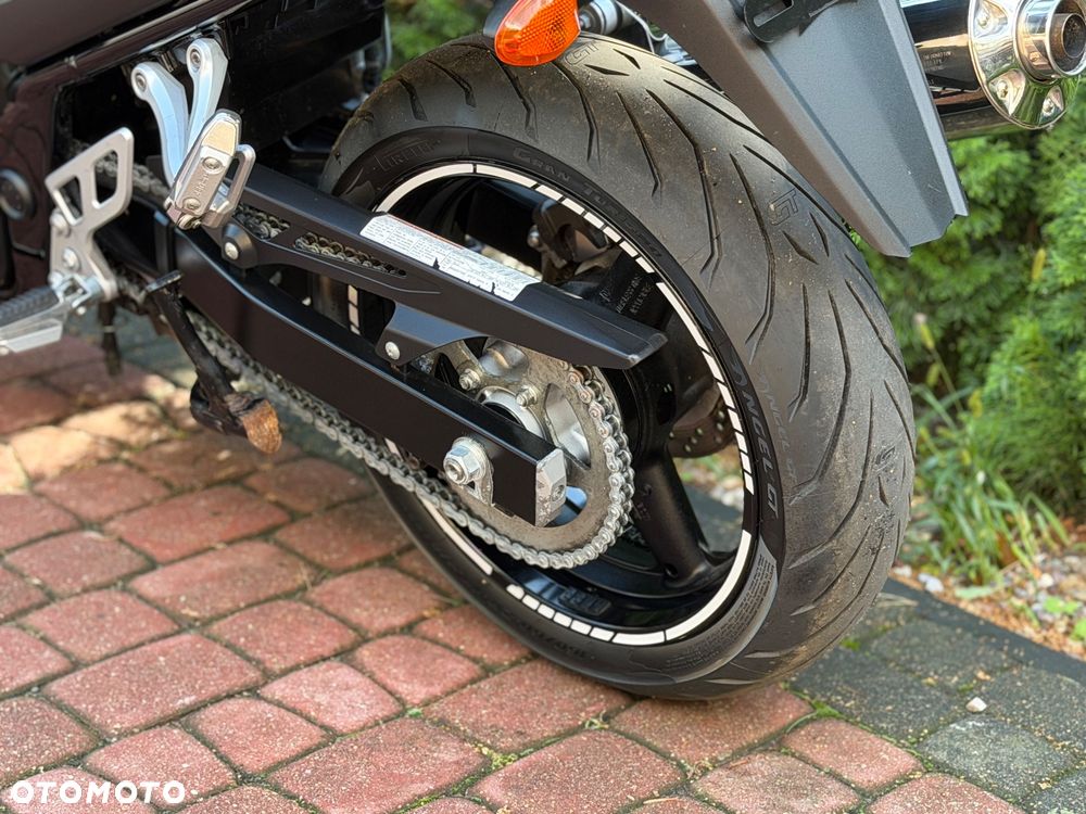 Suzuki GSX - 21