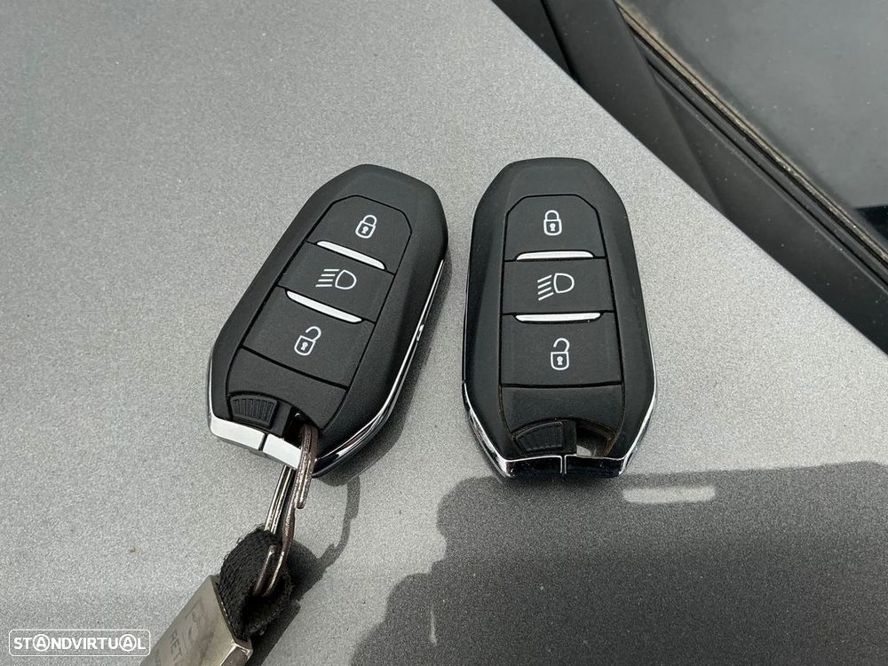 Peugeot 208 1.2 PureTech GT Line EAT8 - 13