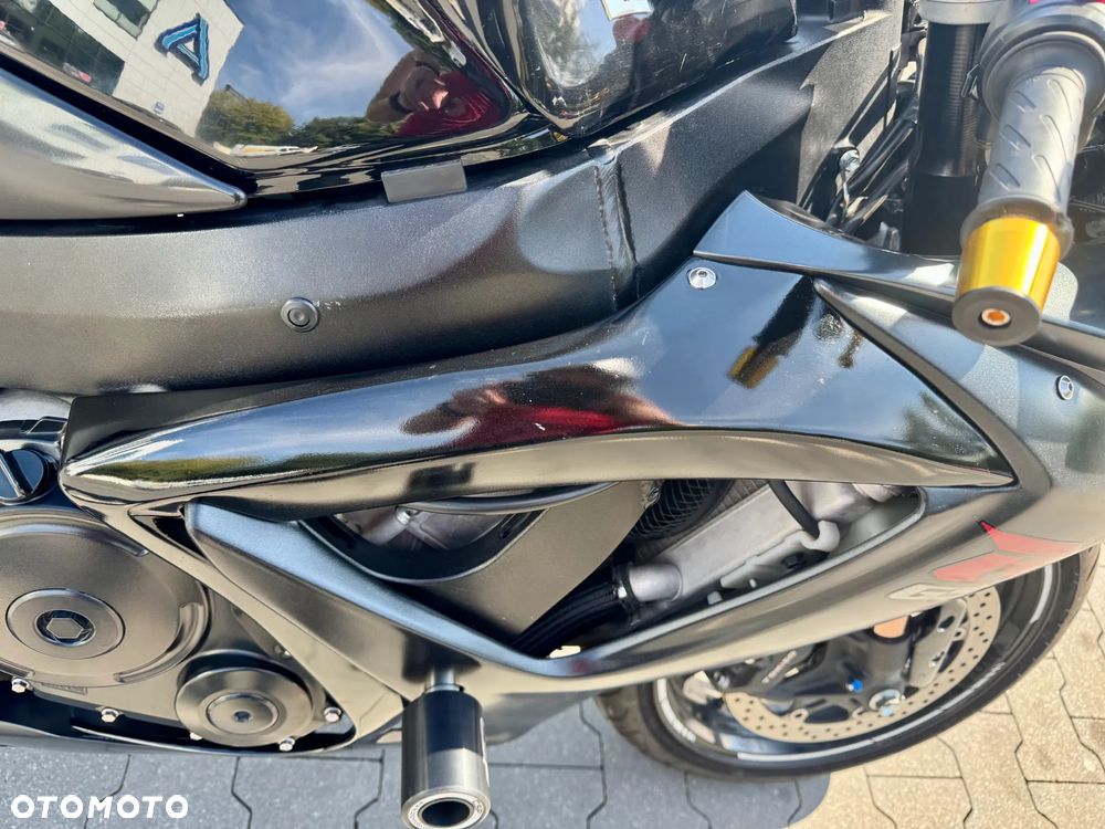 Suzuki GSX-R - 7