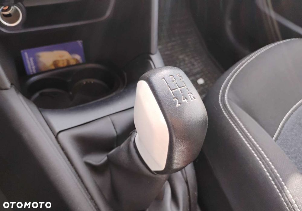 Peugeot 208 - 17