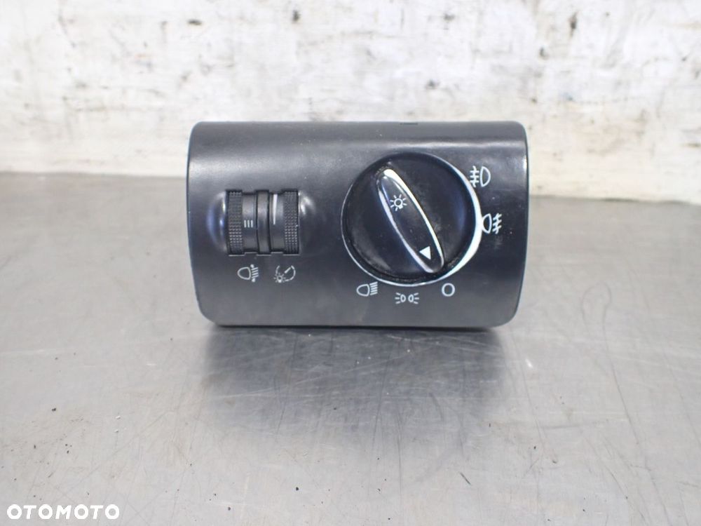 PRZEŁĄCZNIK ŚWIATEŁ AUDI A6 C5 2.5 4B1941531C - 1