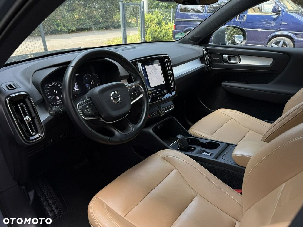 Volvo XC 40 D4 AWD Momentum Pro - 31