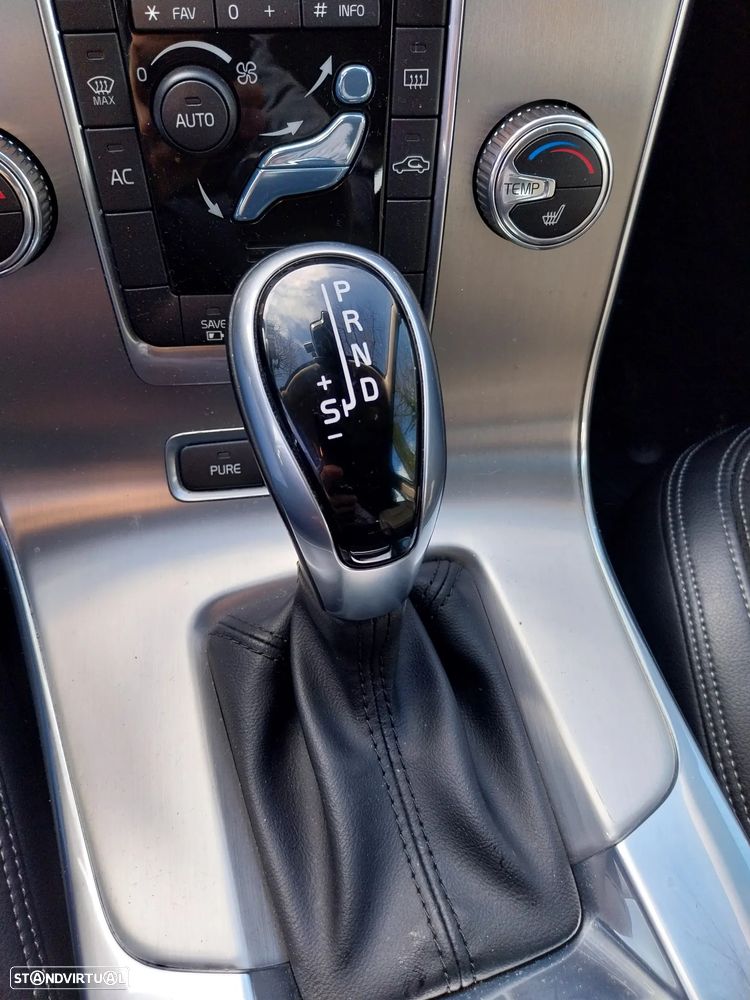 Volvo V60 2.4 D6 Momentum AWD Phev - 13