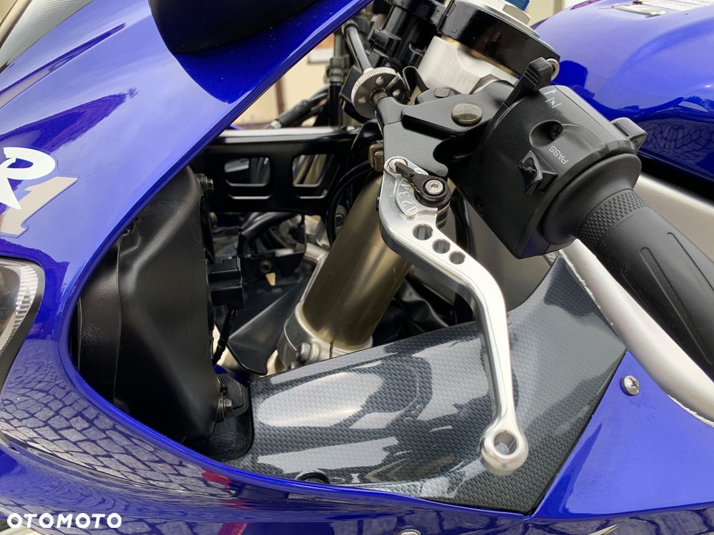 Yamaha R1 - 14