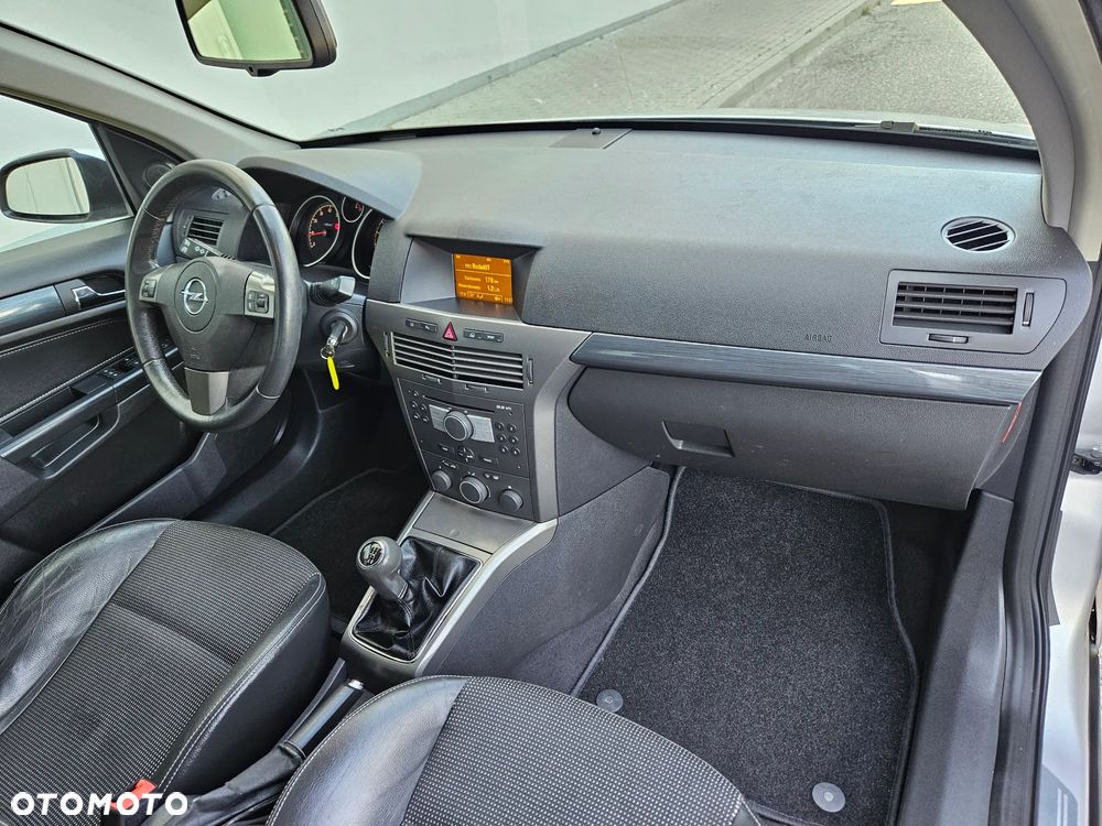 Opel Astra 2.0 Turbo Cosmo - 11
