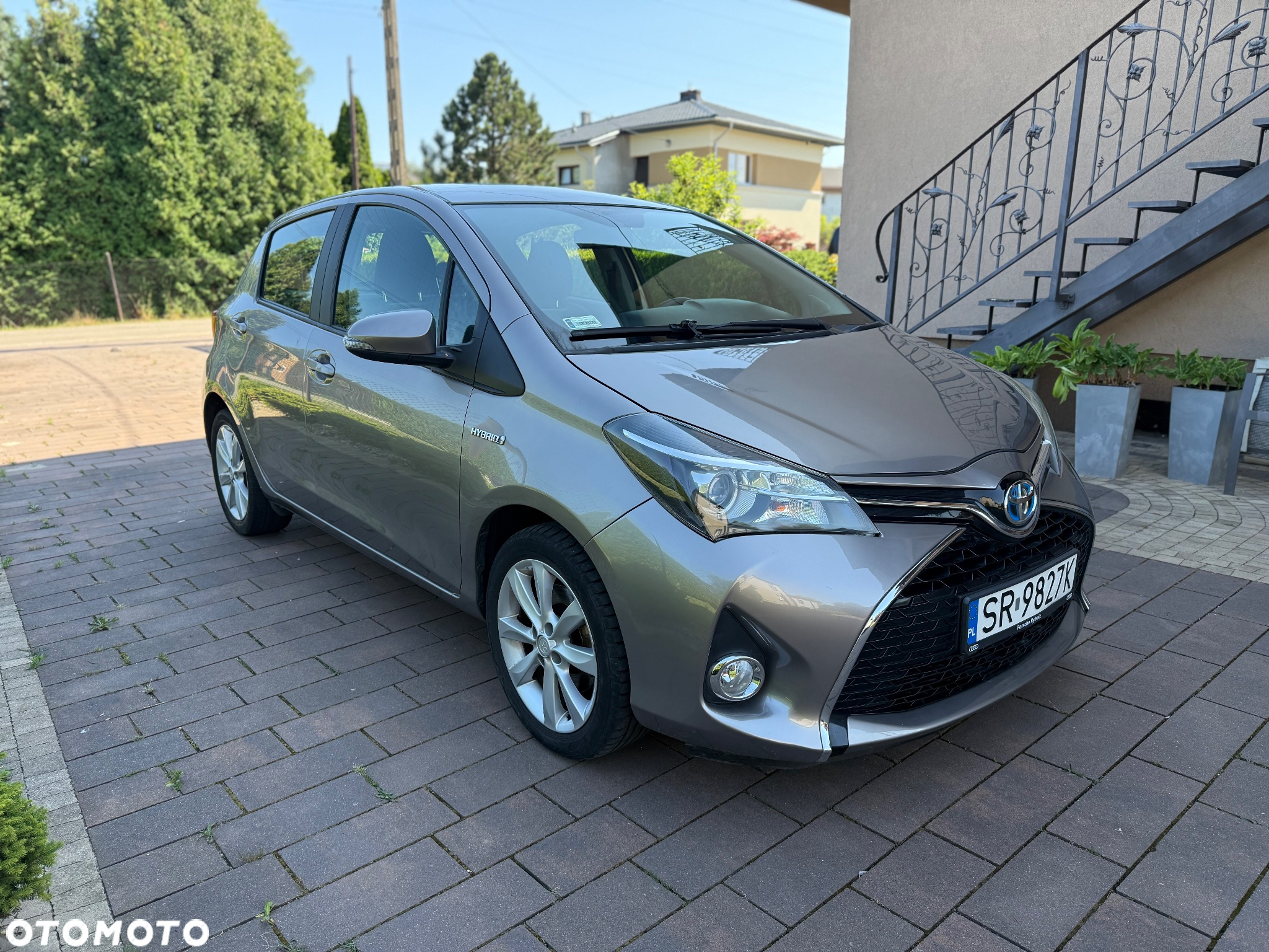 Toyota Yaris Hybrid 100 Premium - 2