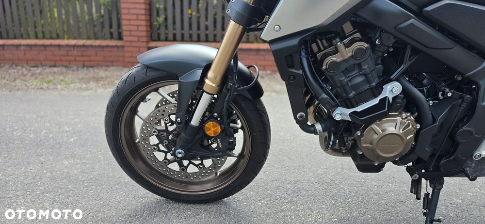 Honda CB - 12