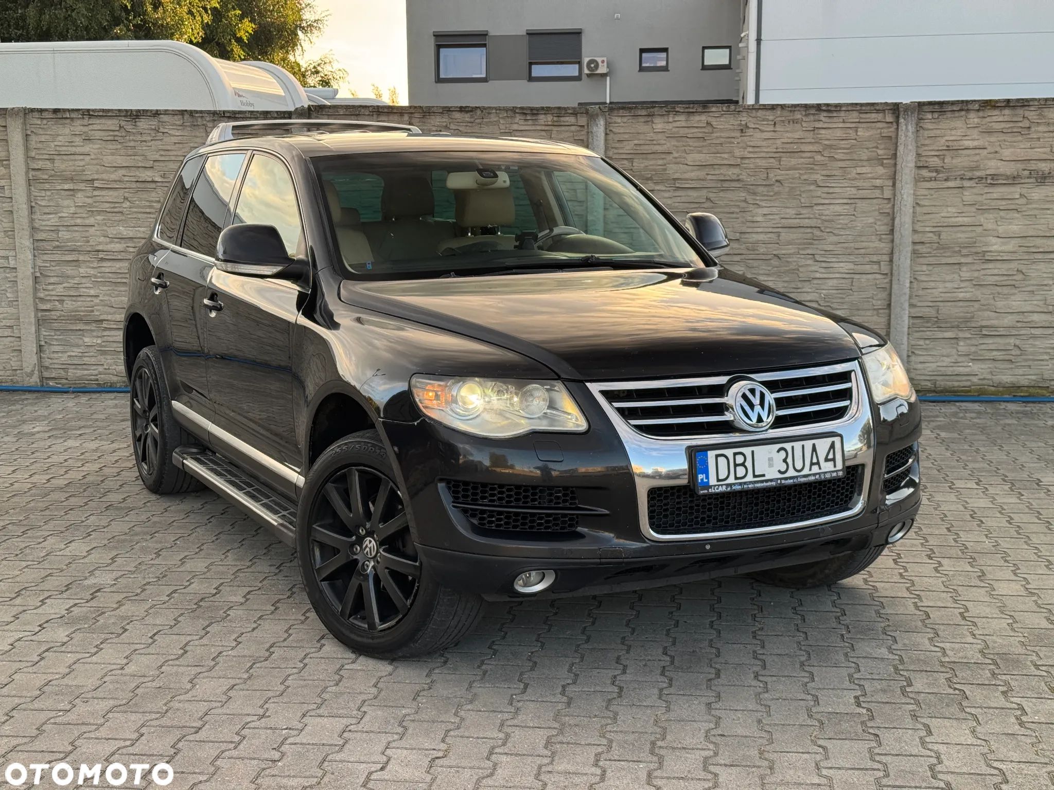 Volkswagen Touareg - 1