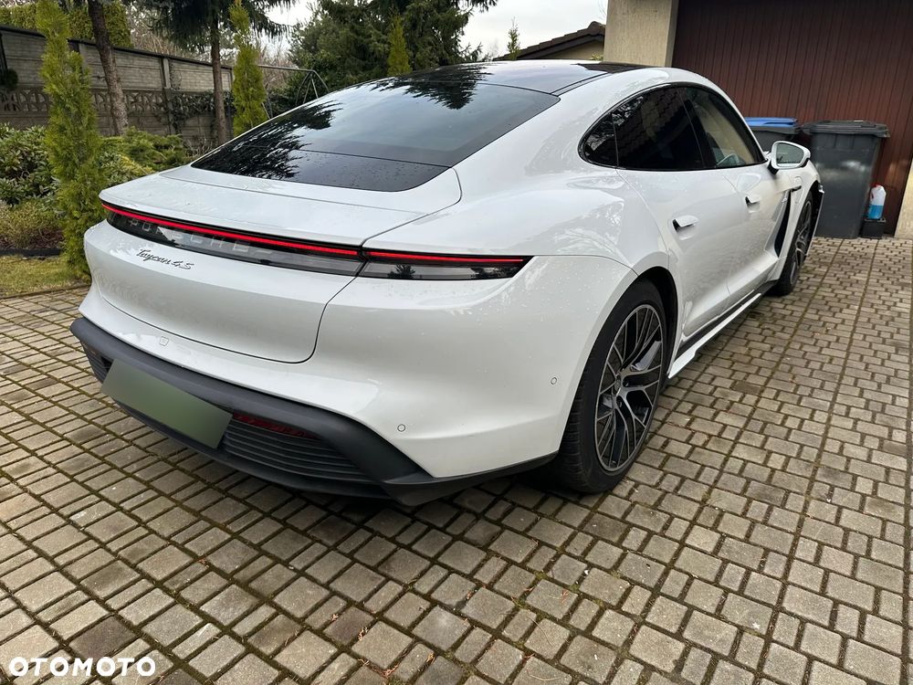 Porsche Taycan - 10