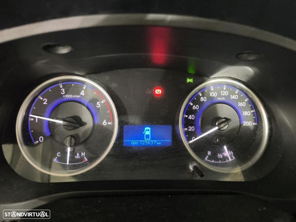 Toyota Hilux 2.4 D-4D 4WD CS CH c/iva - 3