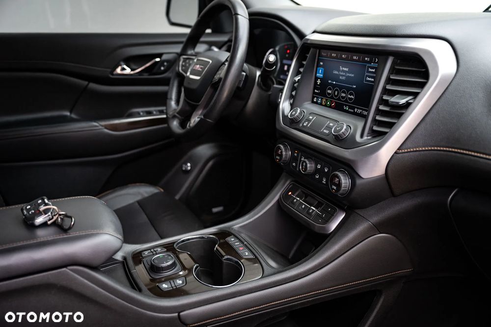 GMC Acadia - 30