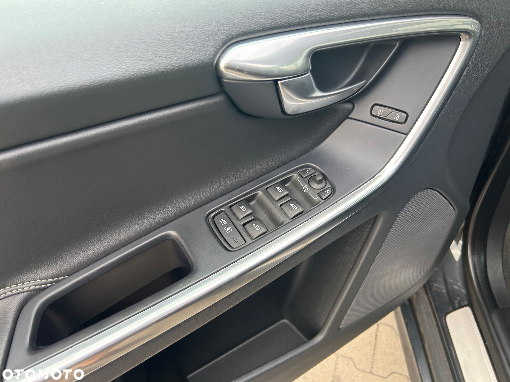 Volvo XC 60 D4 Drive-E R-Design Summum - 23