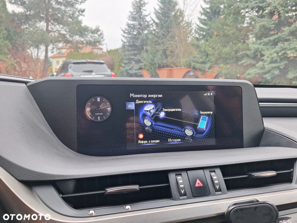 Lexus ES 300h Style Edition - 16