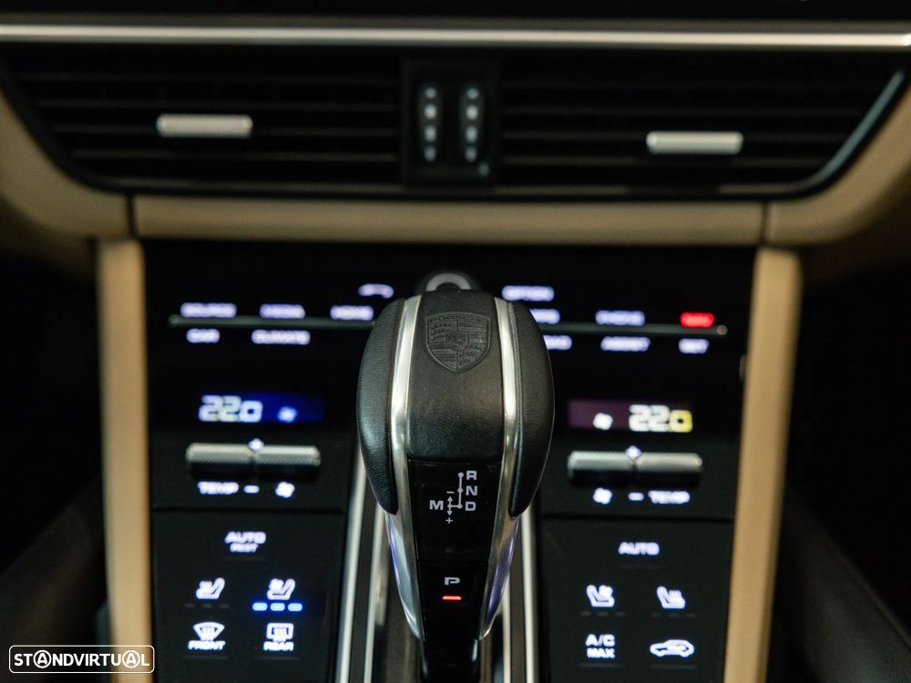 Porsche Cayenne Coupé E-Hybrid Platinum Edition - 38