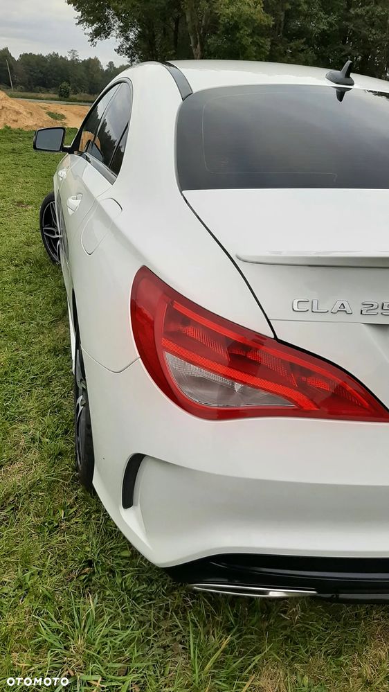 Mercedes-Benz CLA 250 7G-DCT AMG Line - 17