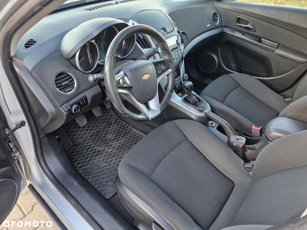 Chevrolet Cruze 1.6 LS+ - 7
