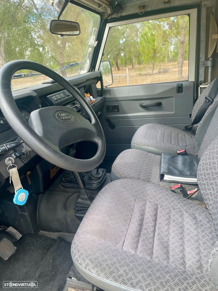 Land Rover Defender 90 2.5 Td5 Soft Top - 7