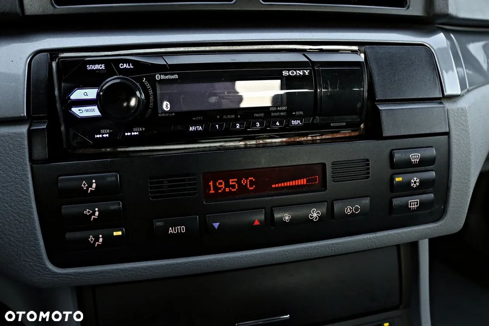 BMW Seria 3 320i - 32