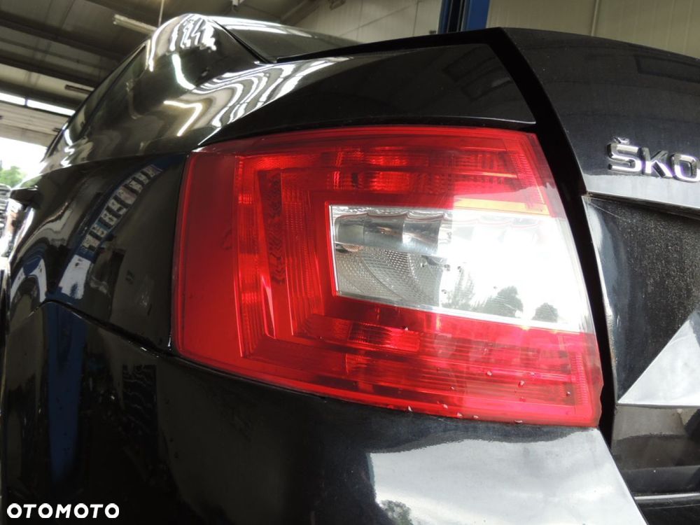 Lampa tył lewa SKODA Octavia III '14 LF9R - 1
