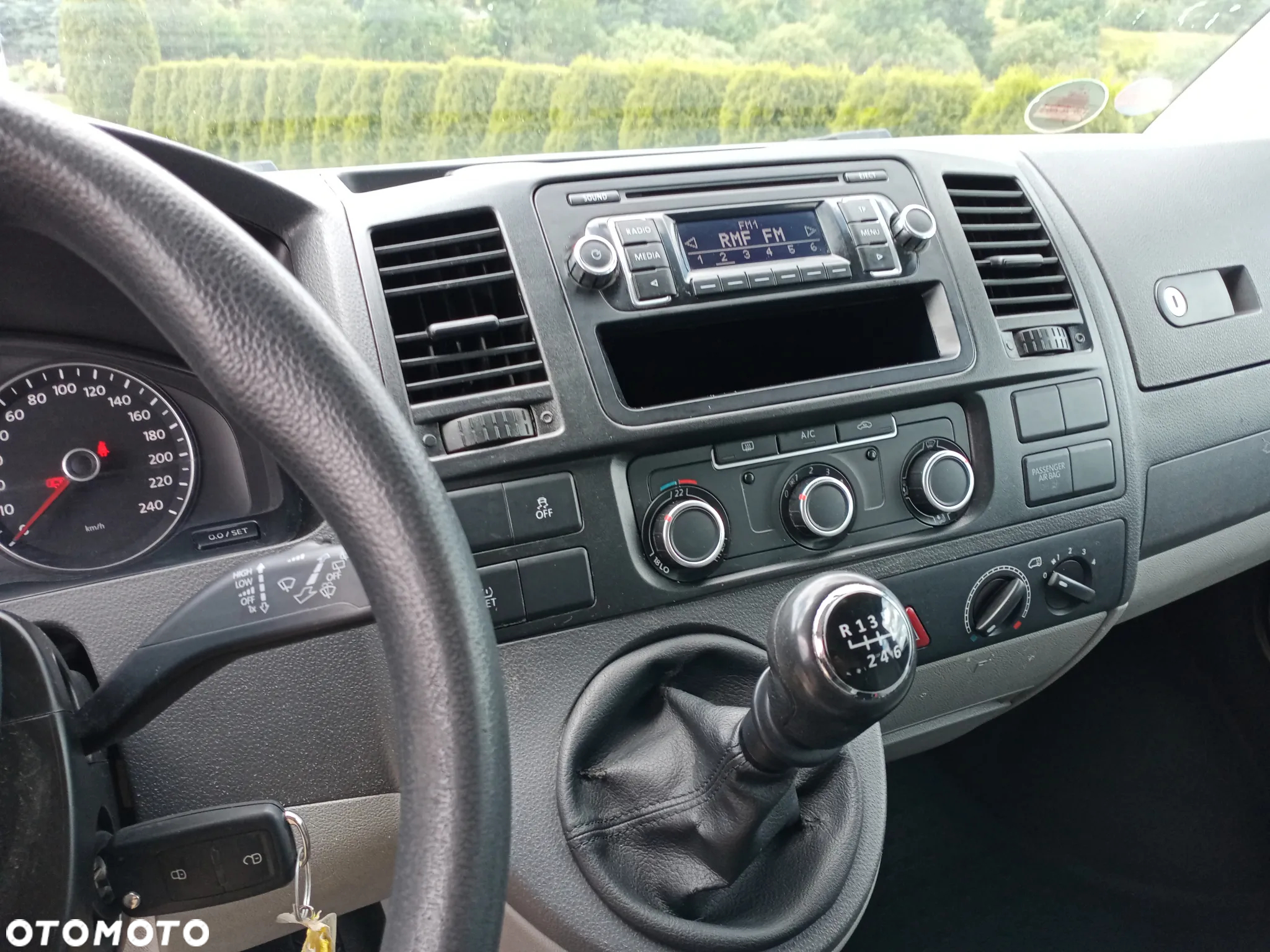 Volkswagen T5 LIFT T6 9 osobowy 2015 .rok 2.0 140 KM Long  6 bieg. serwis do końca doinwestowany klima  tempomat  vebasto isofix - 10