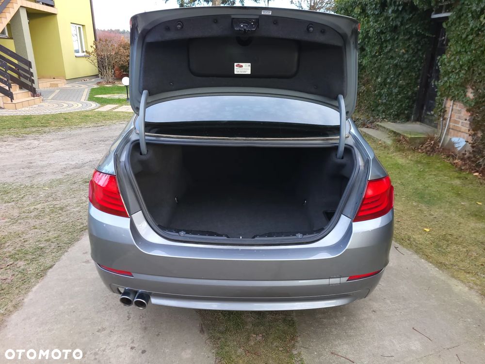 BMW Seria 5 528i - 8